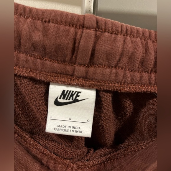 Maroon Nike Sweatpants - Picture 5 of 6